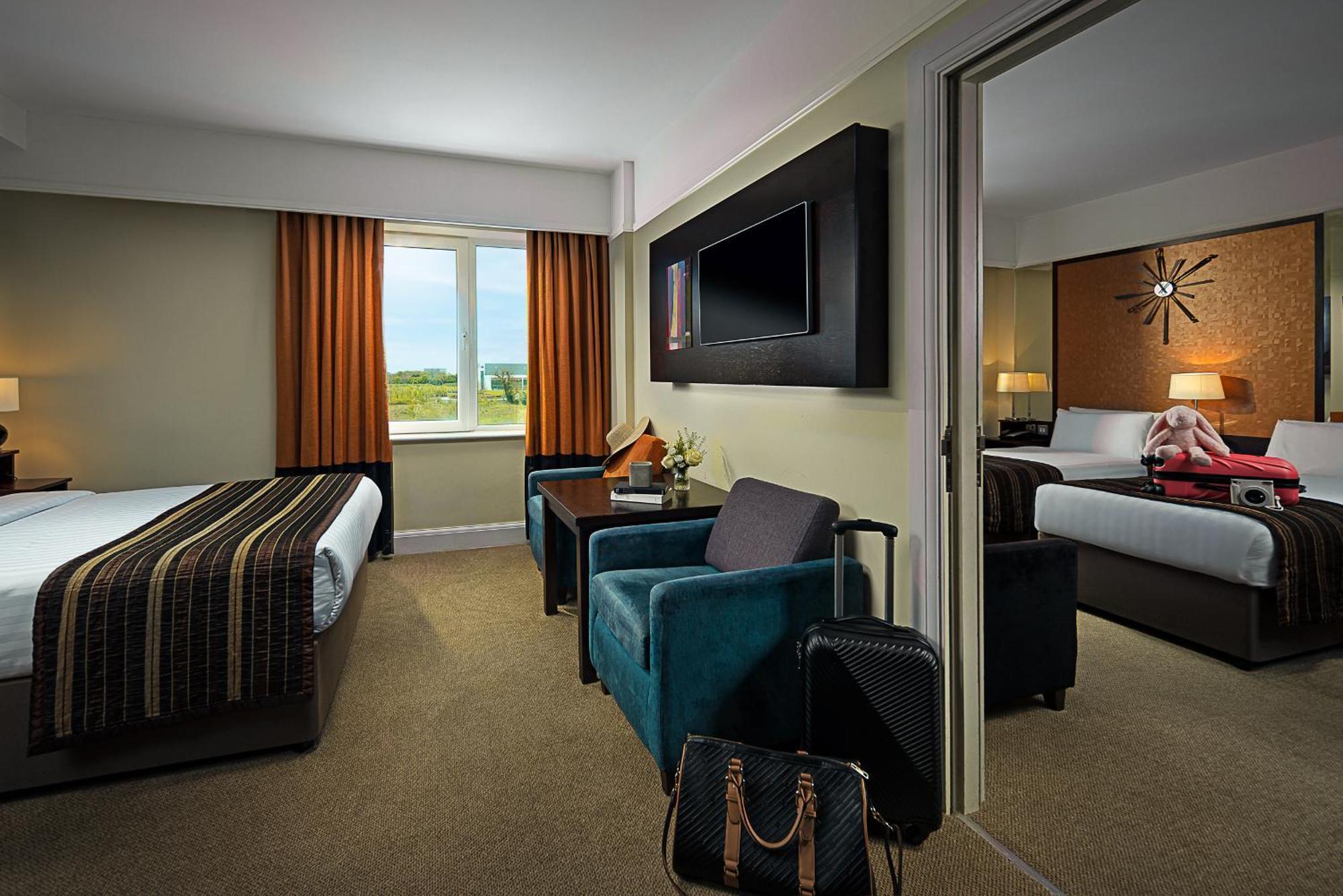 Carlton Hotel Blanchardstown Extérieur photo