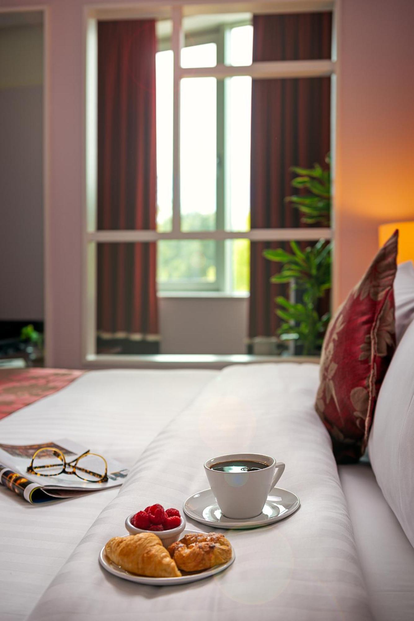 Carlton Hotel Blanchardstown Extérieur photo