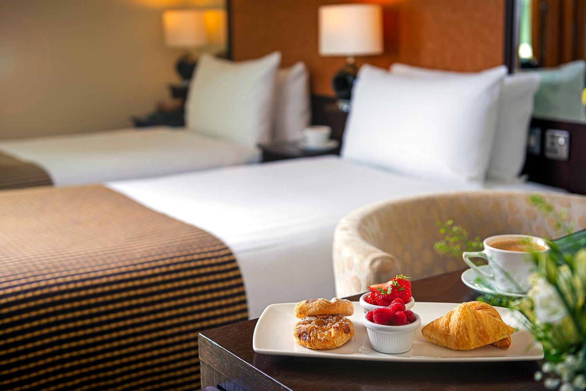 Carlton Hotel Blanchardstown Extérieur photo
