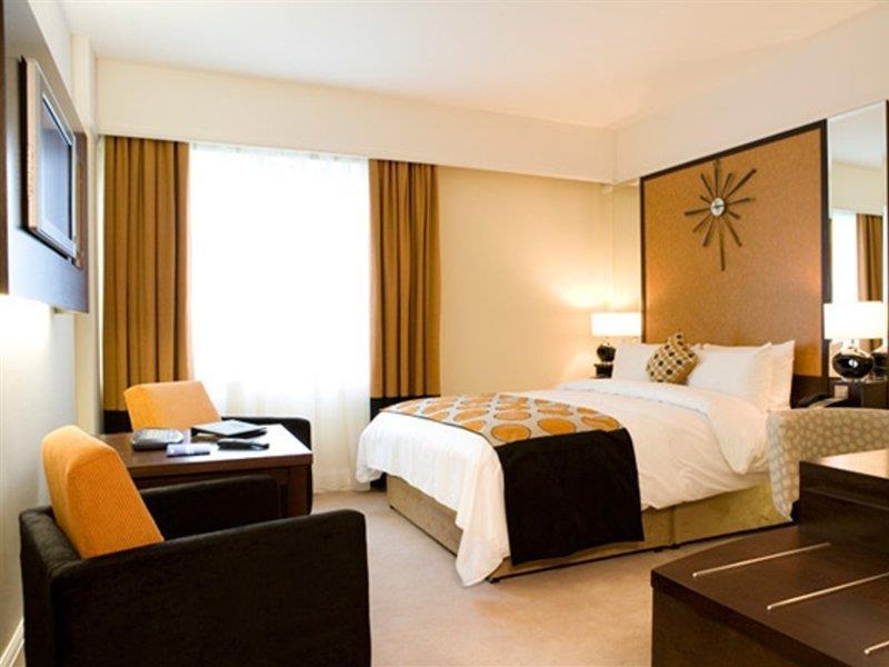Carlton Hotel Blanchardstown Extérieur photo