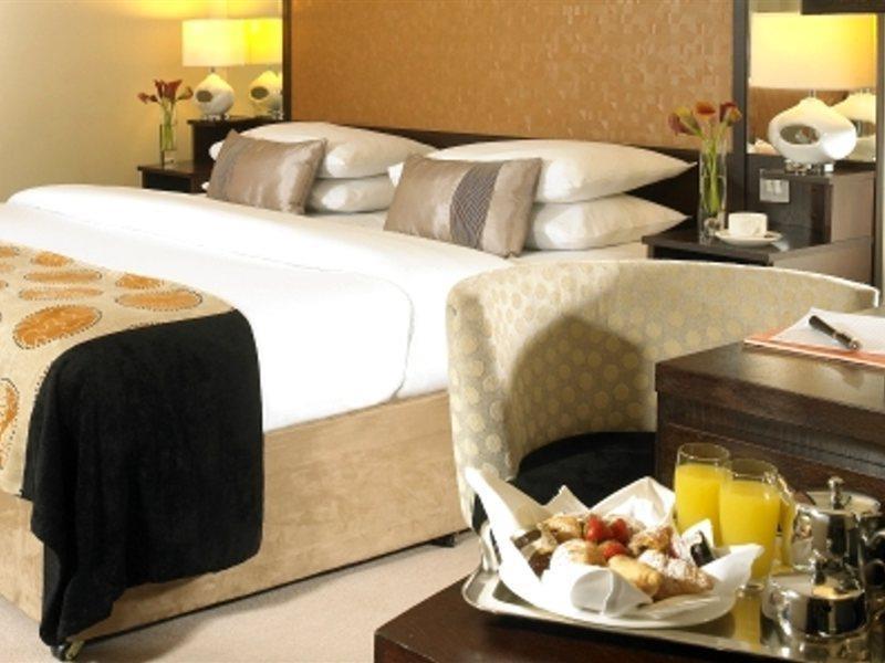 Carlton Hotel Blanchardstown Extérieur photo